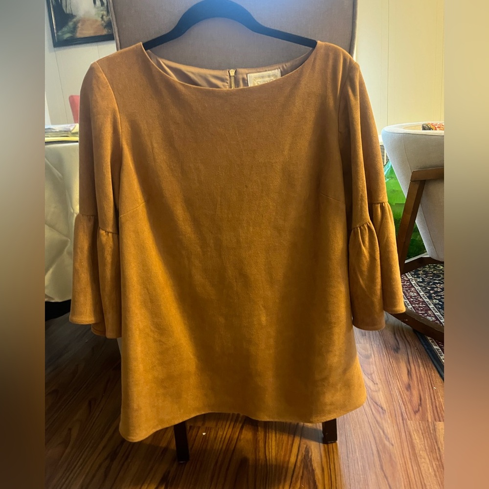 Sail to Sable suede like L Blouse